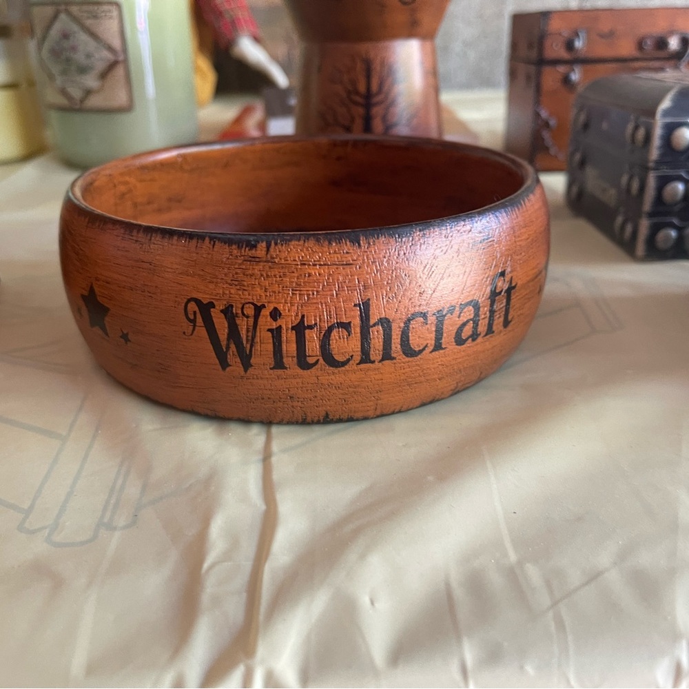 Salem Mass  Primitive Hand Painted Wood Bowl Witches~ Witchcraft ~ Wicca